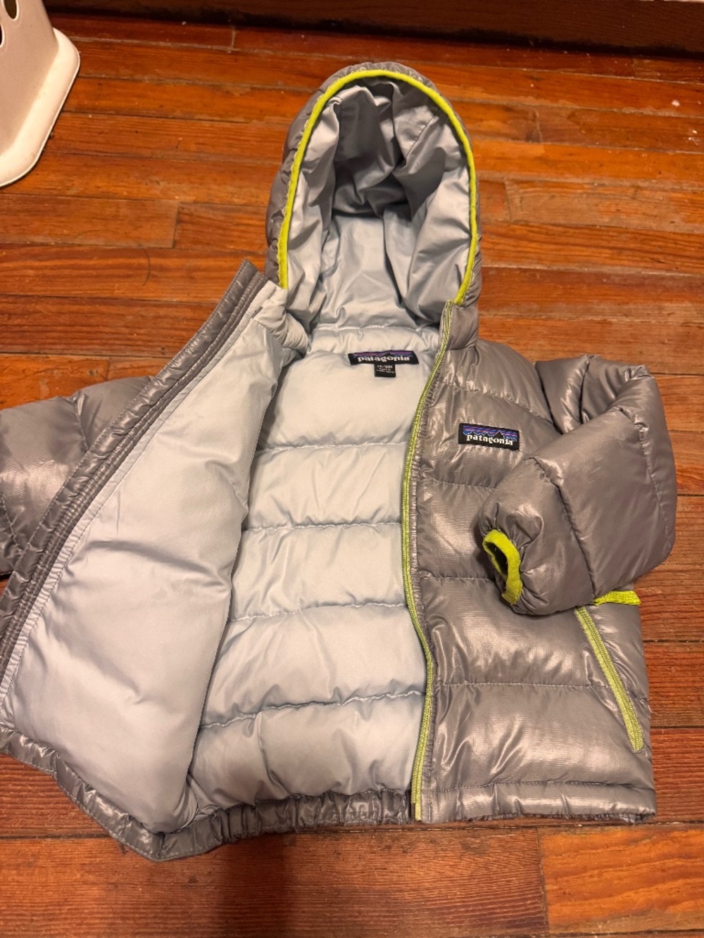 Like new Patagonia Hi-Loft Down Sweater Hoodie - Infants size 12-18 months Patag